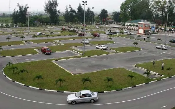 thi giấy ph&eacute;p l&aacute;i xe b2